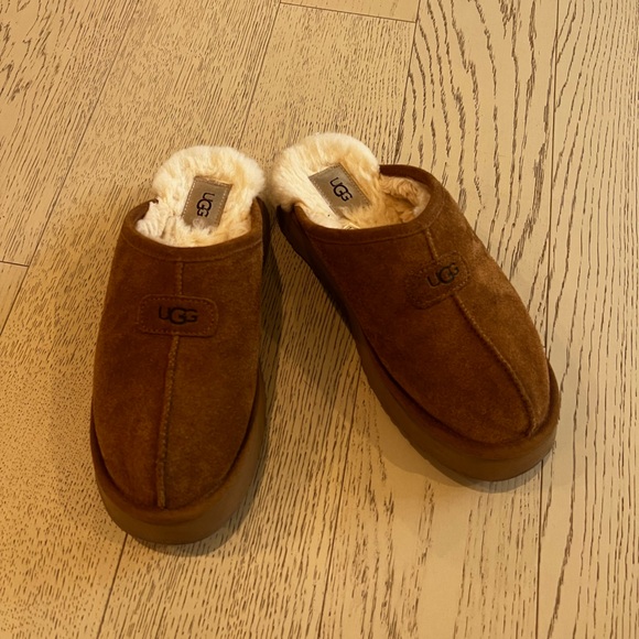 Ugg slide ons skze 8 - Picture 1 of 4